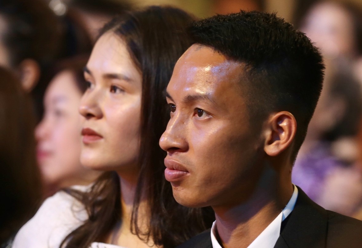 Vo Hung Dung giup chong bot cang thang hinh anh