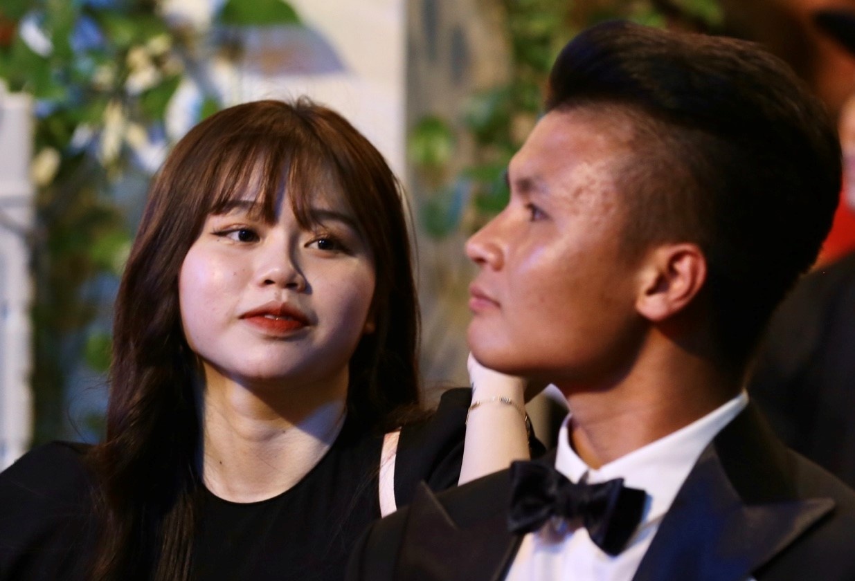 Quang Hai va ban gai lan dau xuat hien truoc truyen thong hinh anh