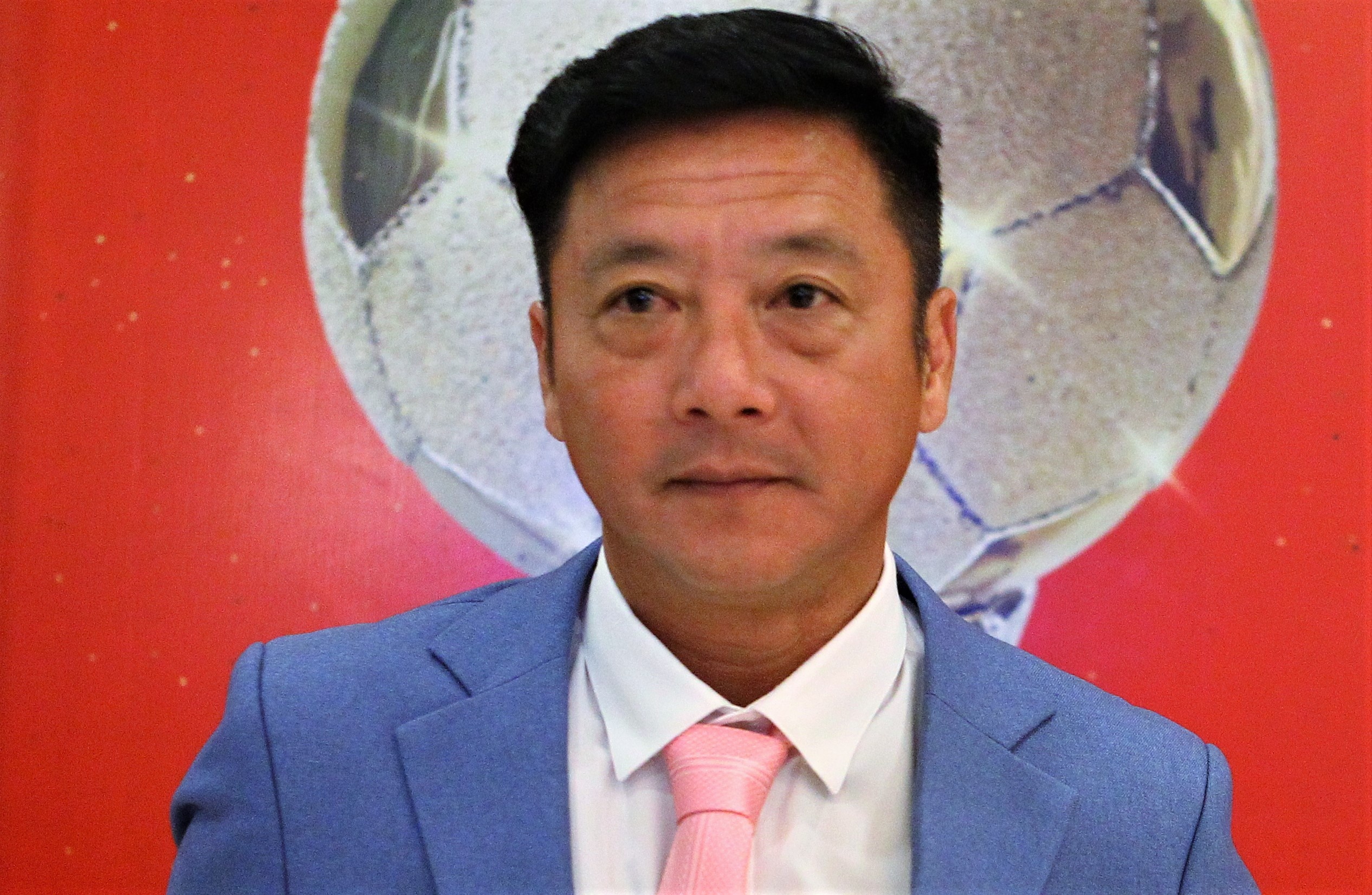 HLV Huynh Duc: 'Thay Park lam CLB thi phai dung cau thu ngoai thoi' hinh anh