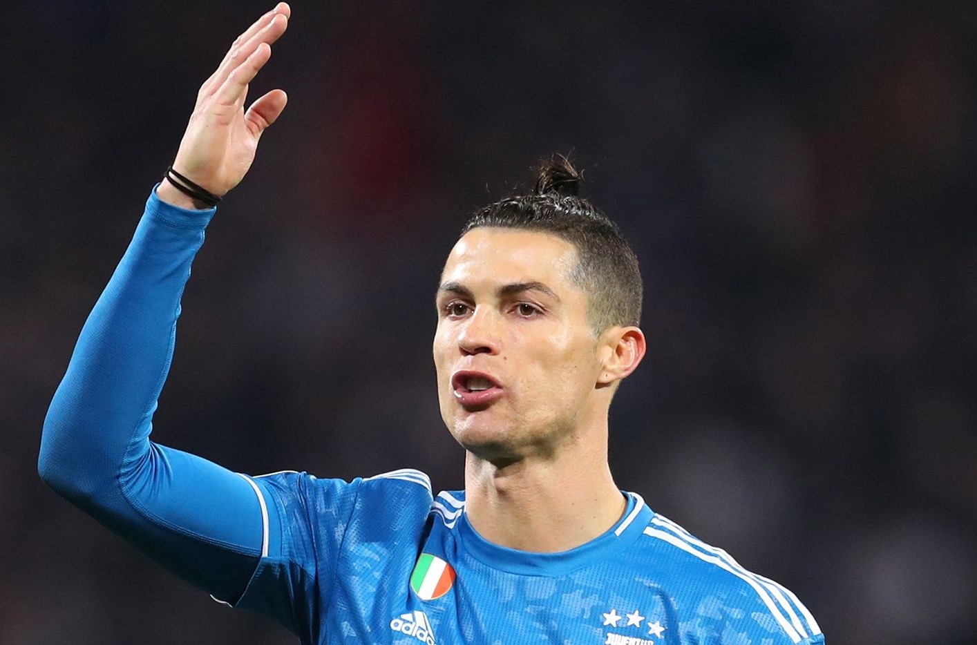 Ronaldo tap sut xa cho ngay Serie A tro lai hinh anh