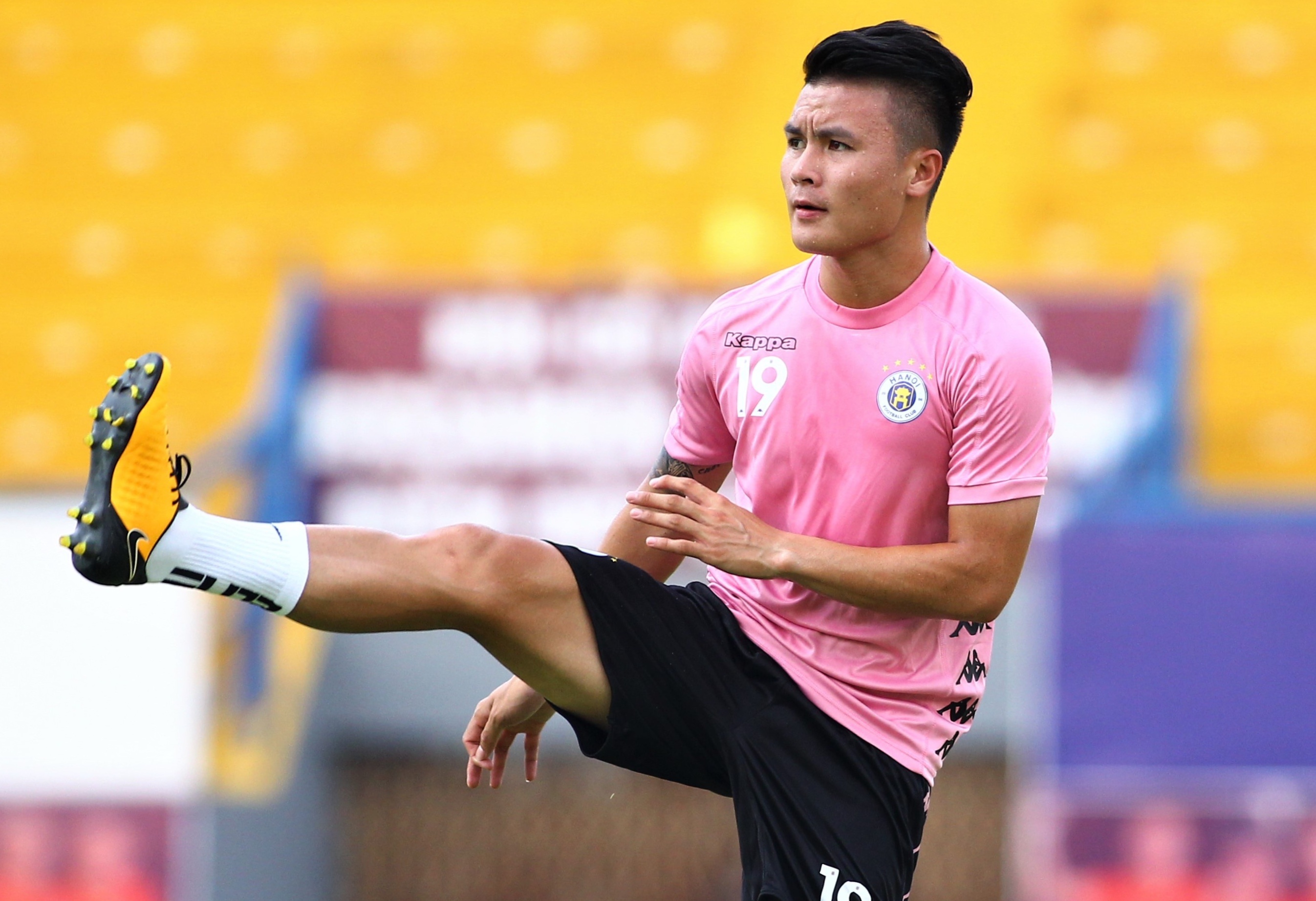 Quang Hai toat mo hoi khi tap tren san Binh Duong hinh anh