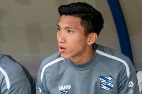 Heerenveen chua tim duoc doi tac tra luong cho Van Hau hinh anh