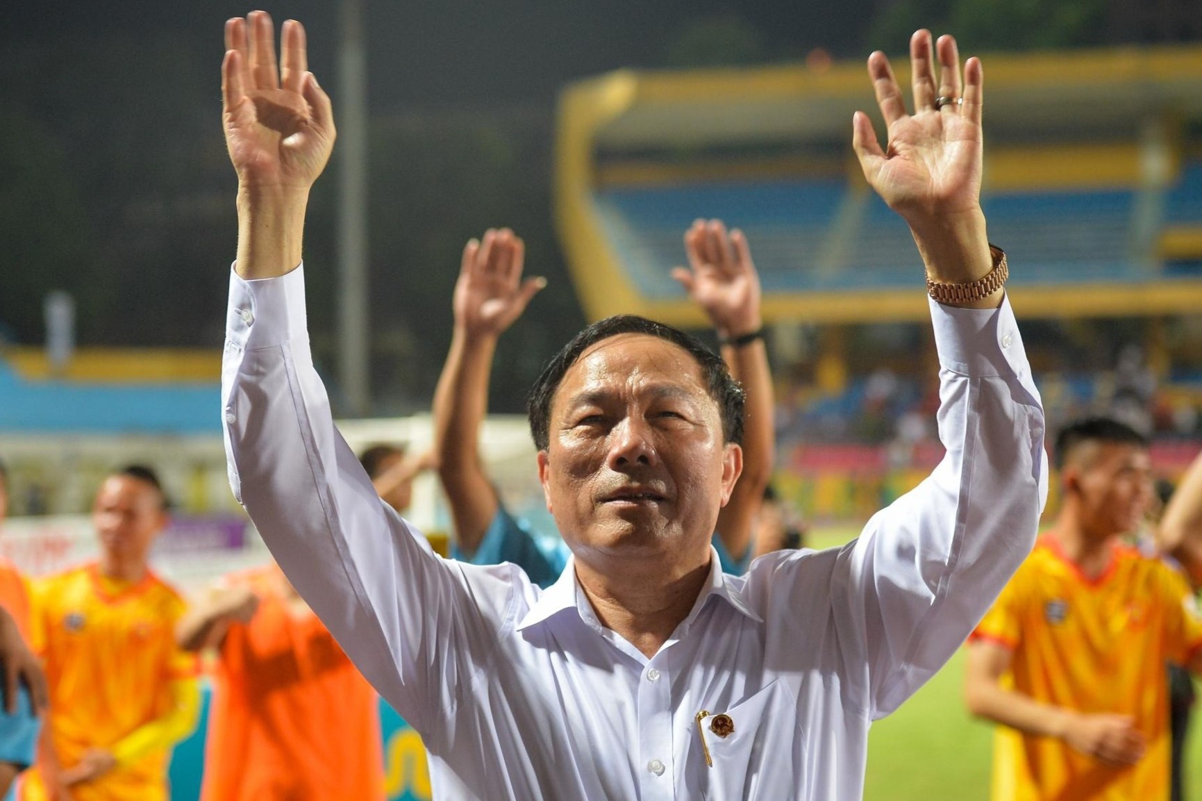 Bau De: 'V.League ket thuc o vong 11 la sang suot nhat' hinh anh