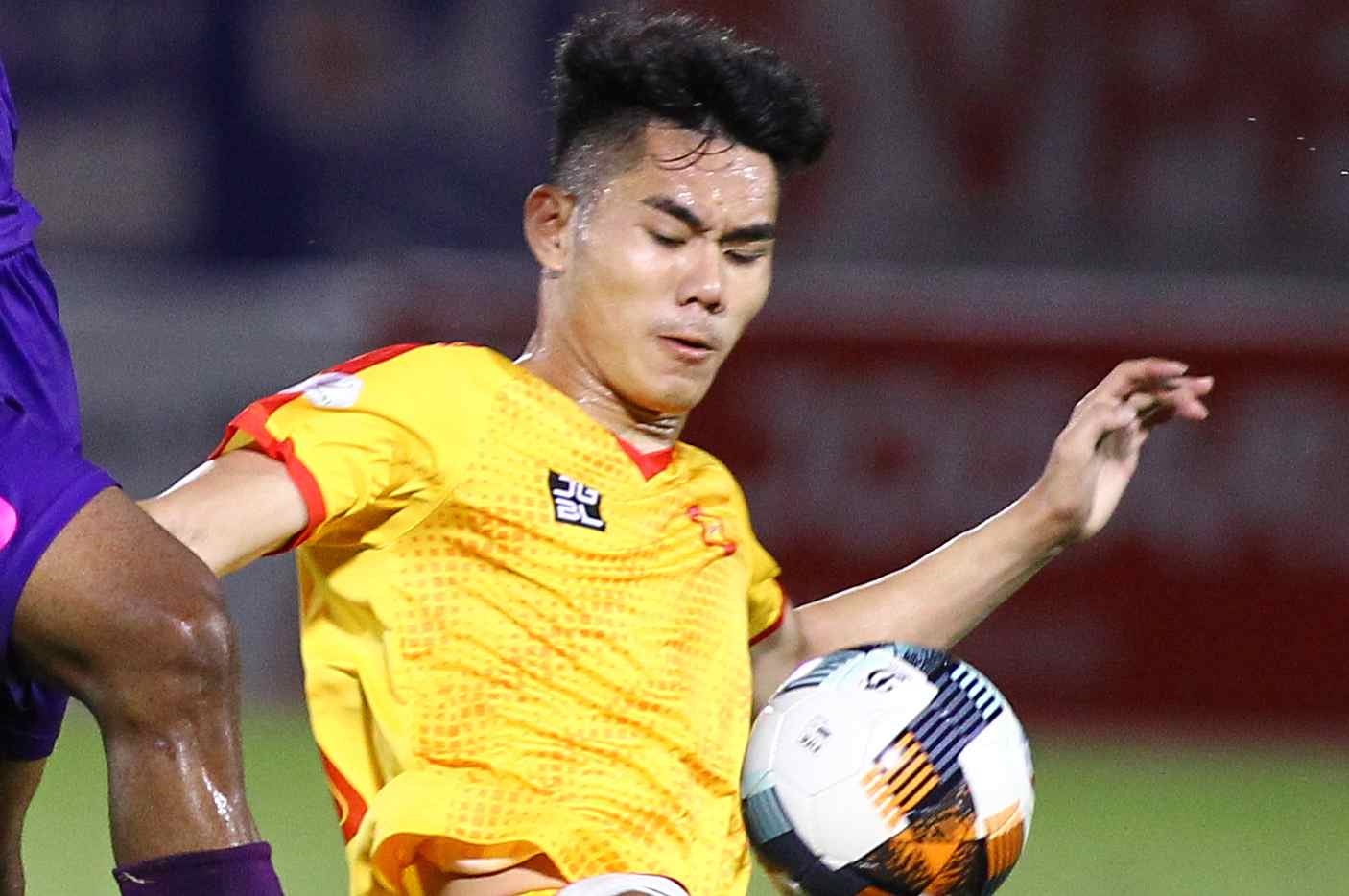 HLV Thanh Cong: 'Noi cau thu Thanh Hoa khong biet chay cho la sai' hinh anh