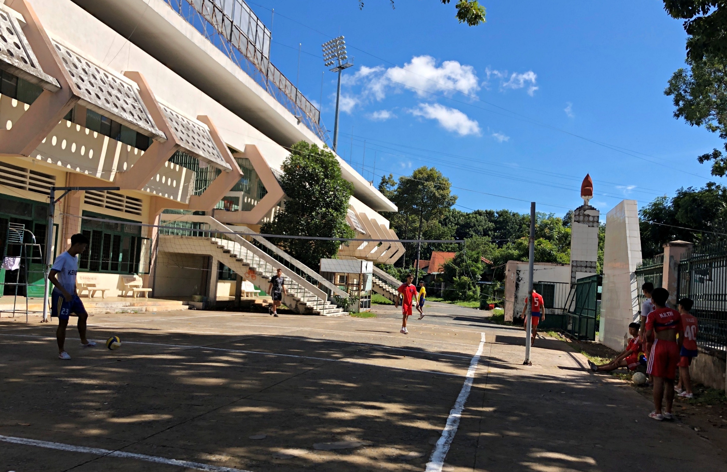 11 cau thu dong thap bi fifa cam toan the gioi anh 3