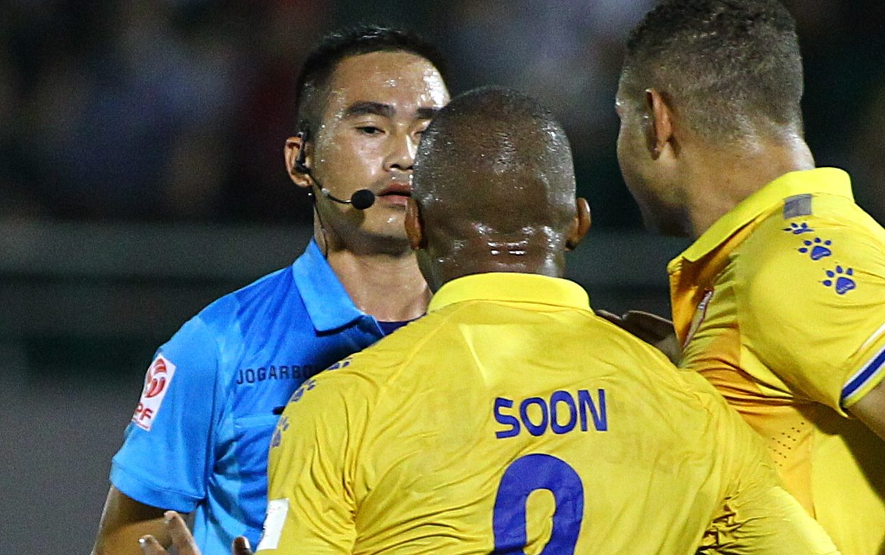 Do Merlo can ngan dong doi de mot minh phan ung trong tai hinh anh