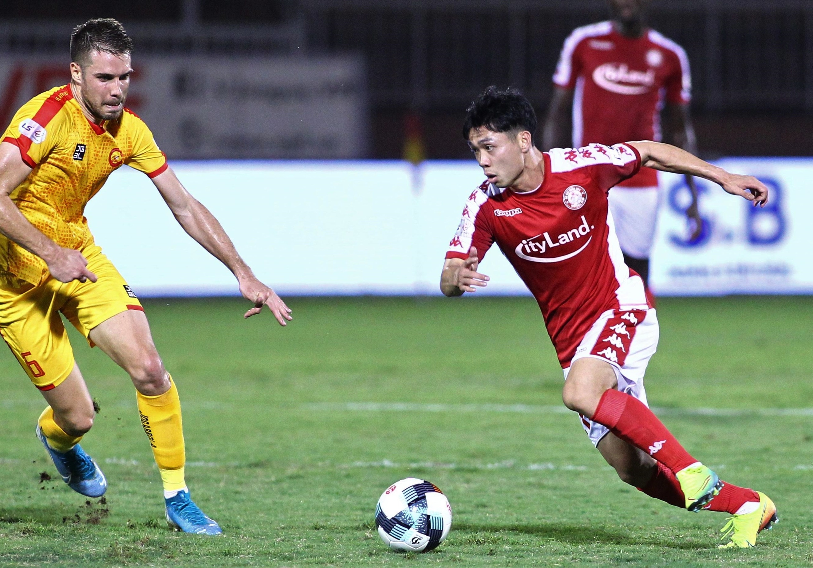 8 doi bong xet nghiem covid-19 anh 1