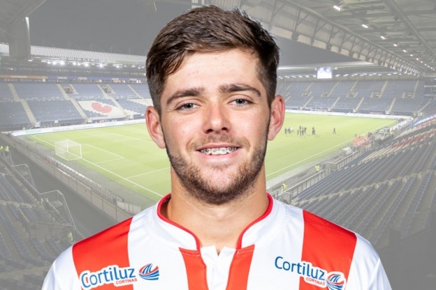 Heerenveen san don cau thu sinh nam 1999 hinh anh