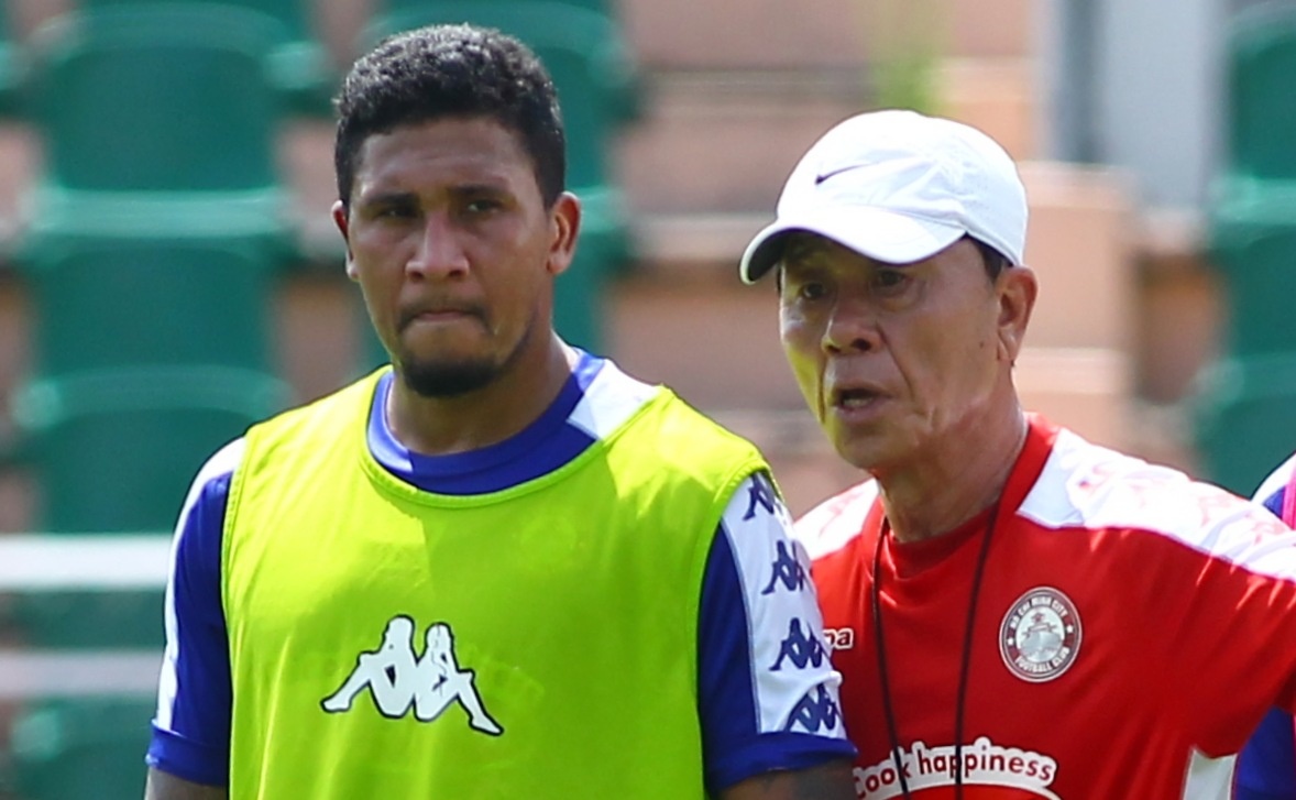 Ngoai binh tien ty co gang thich nghi voi CLB TP.HCM hinh anh