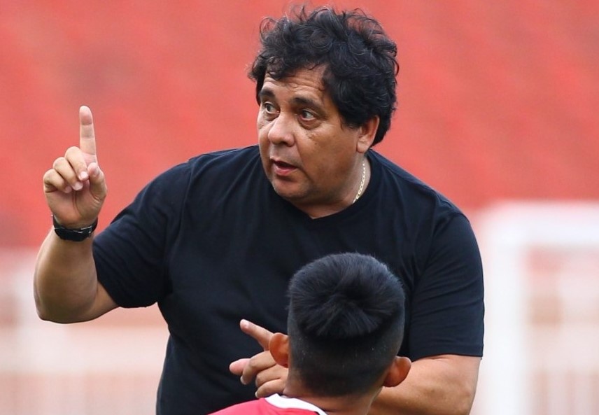 Bi cach ly o Da Nang, HLV Brazil van duoc CLB Indonesia bo nhiem hinh anh