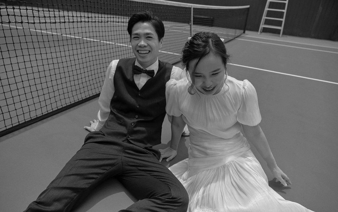 Cong Phuong chup anh cuoi tren san tennis hinh anh