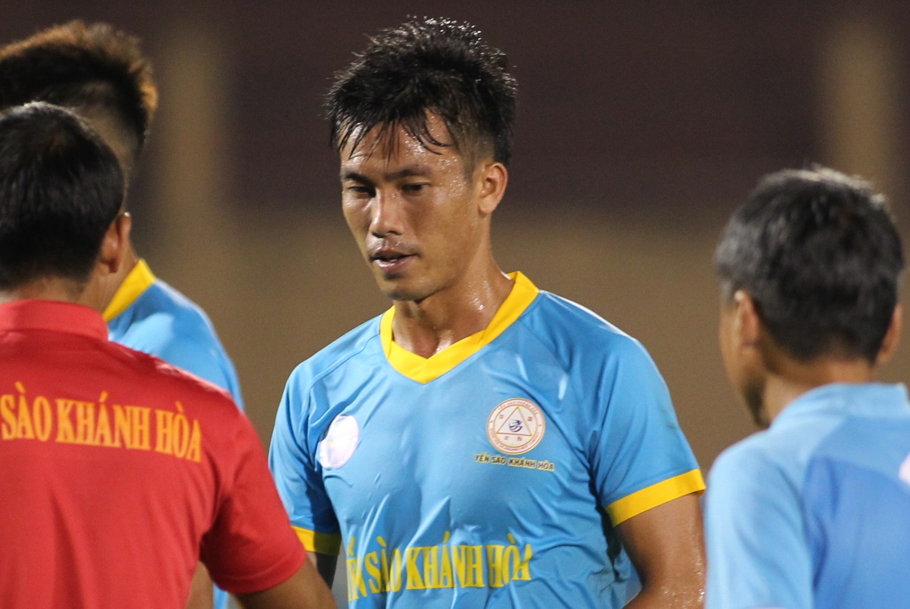 CLB Khanh Hoa lao dao vi nha tai tro hinh anh