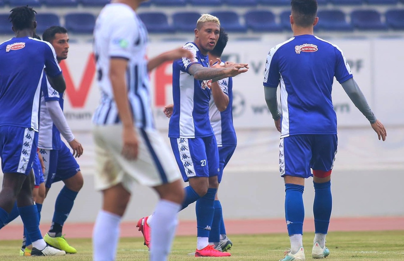 ngoai binh tien ty ghi ban cho clb tp.hcm anh 1