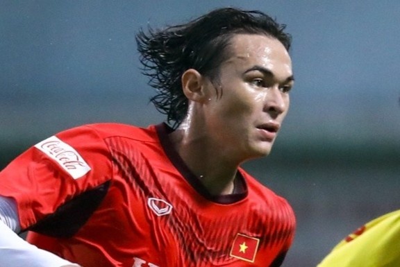 Tieu E Xal bi rach sun chem dau goi hinh anh