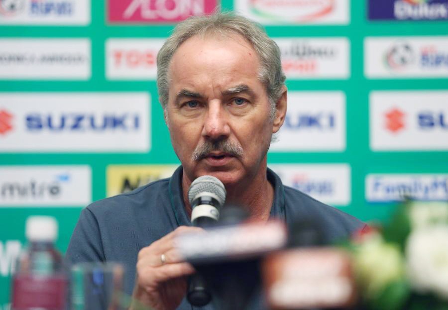 Cong Vinh: 'Toi soc khi ong Riedl qua doi' hinh anh