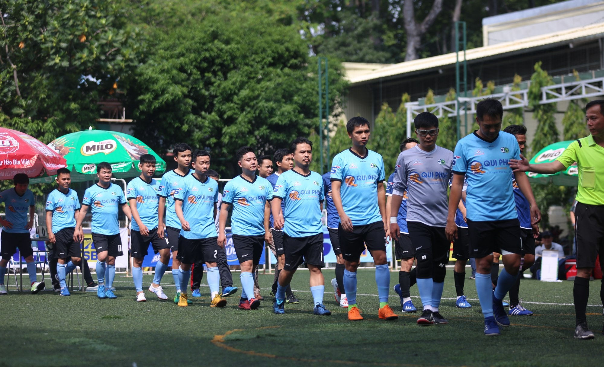 clb tp.hcm huy giao huu anh 1