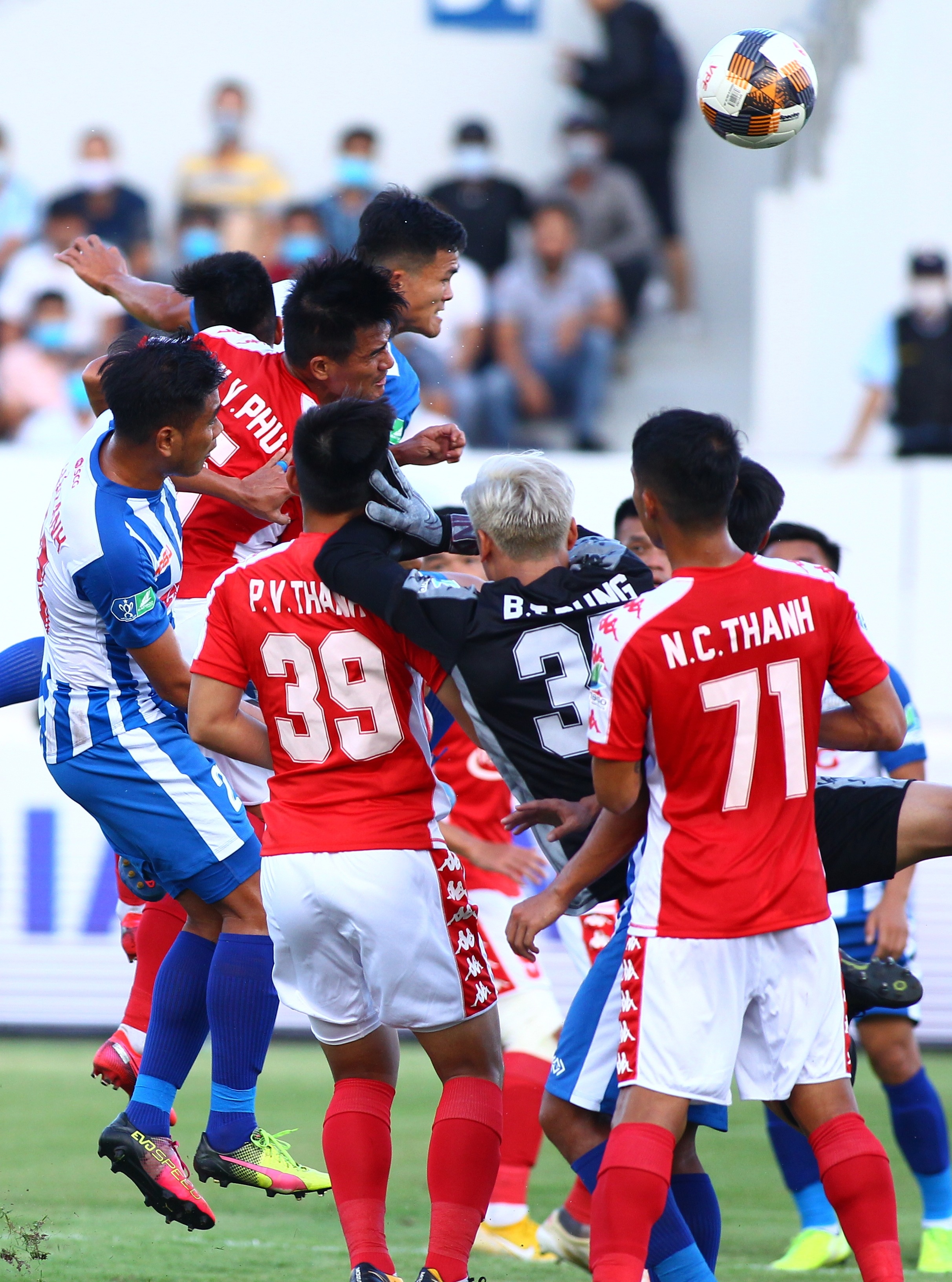 thu mon bui tien dung cup quoc gia anh 2