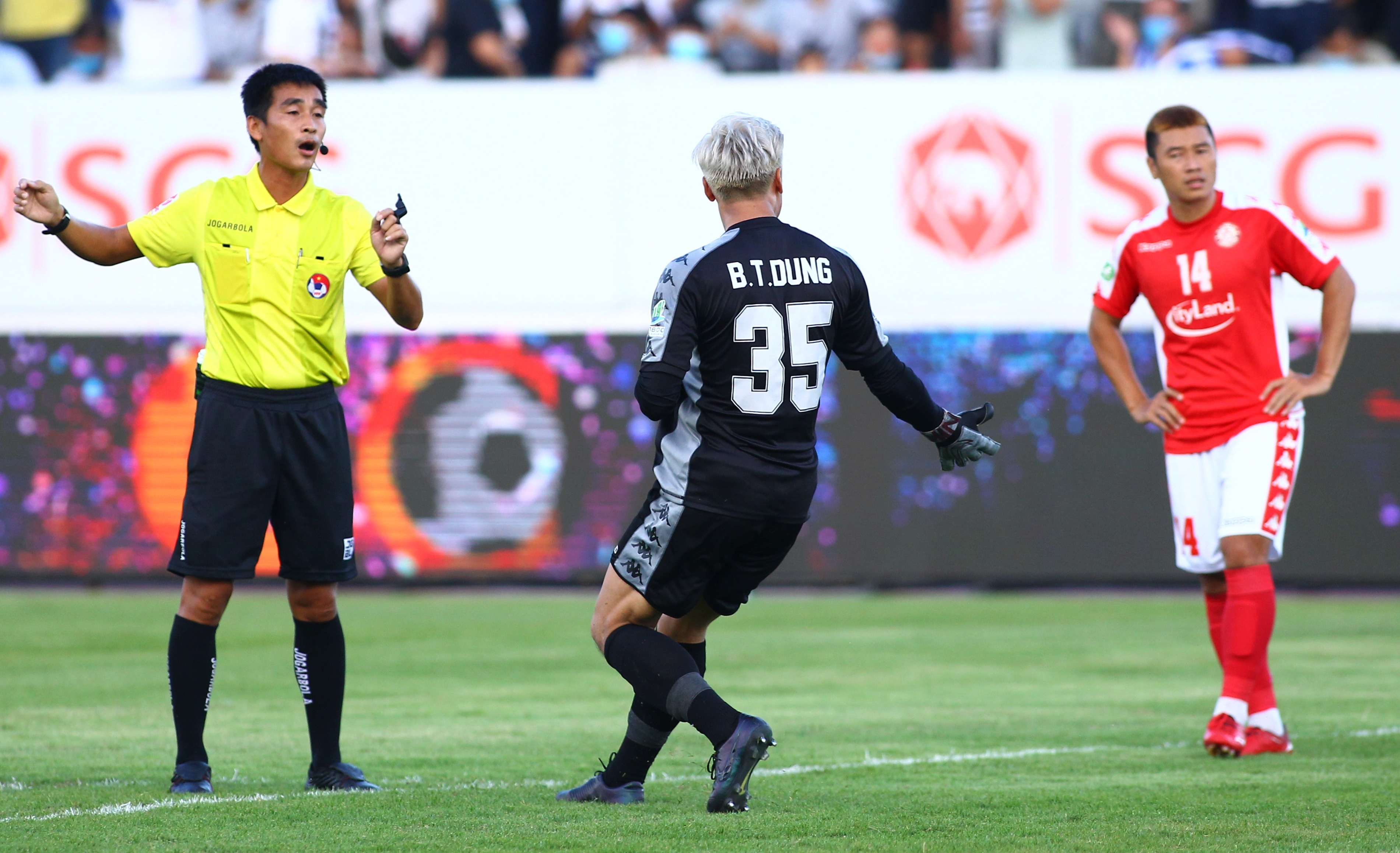 thu mon bui tien dung cup quoc gia anh 3