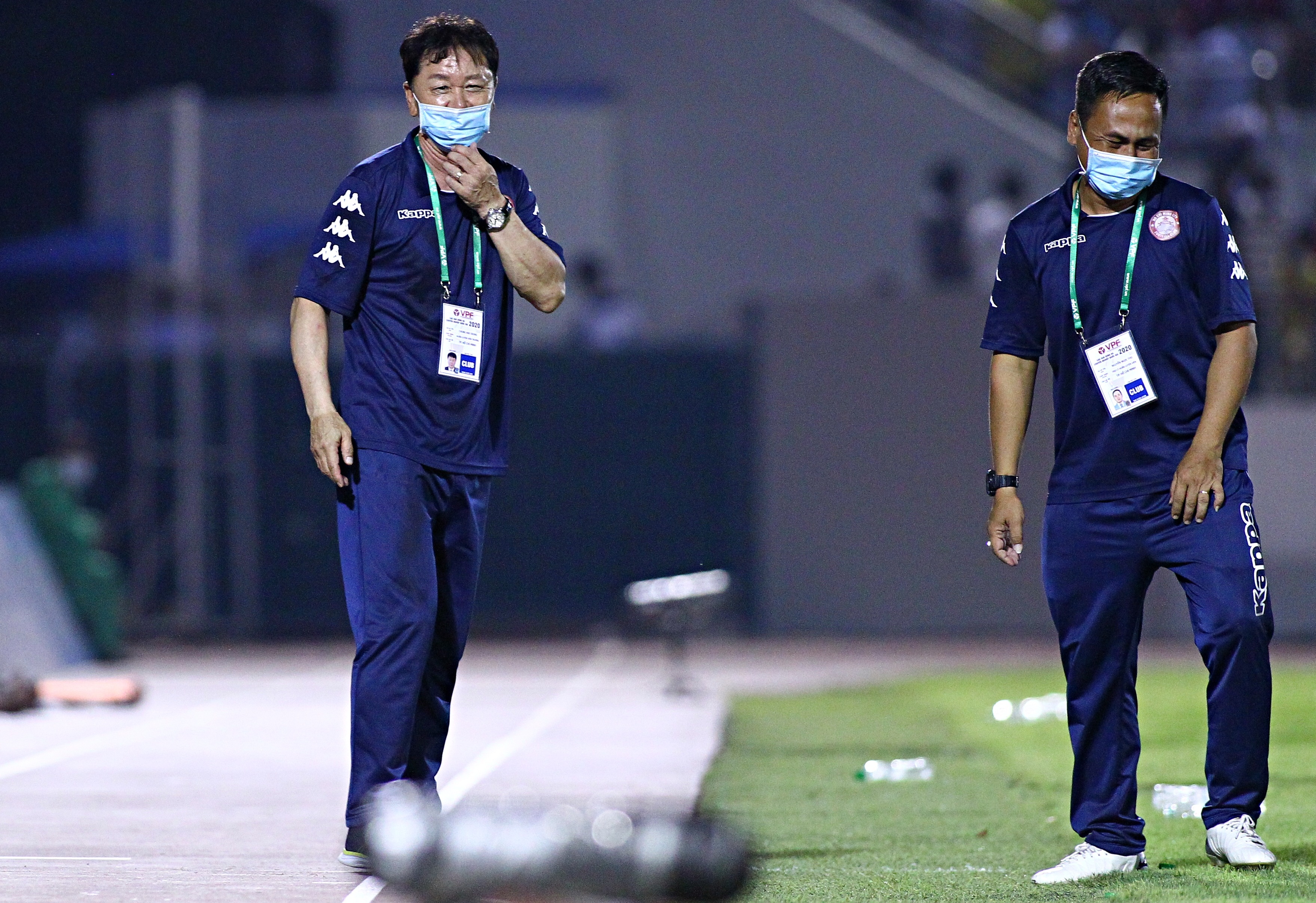 trong tai duoi 3 ngoai binh clb tp.hcm anh 7