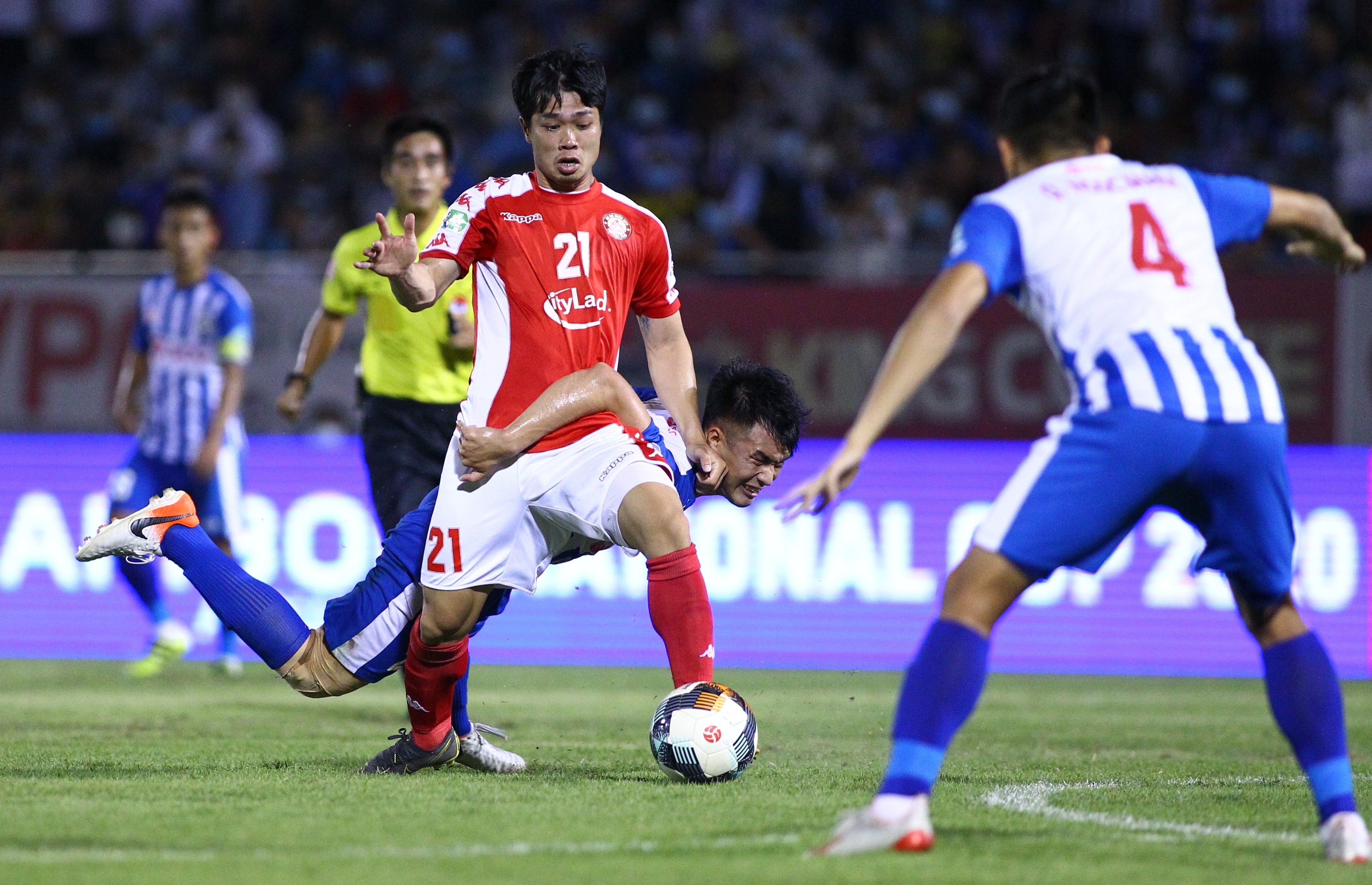 trong tai duoi 3 ngoai binh clb tp.hcm anh 5