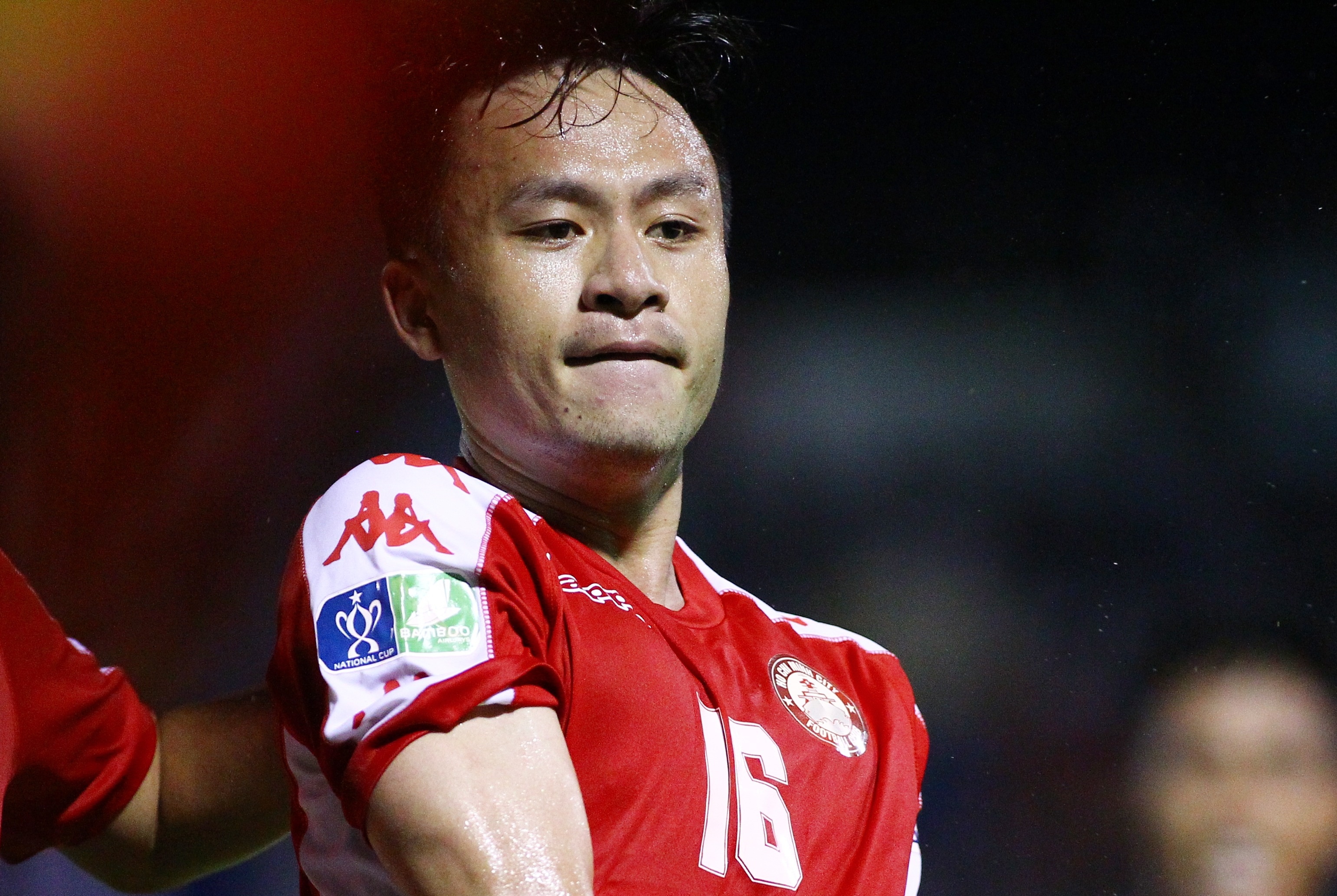 Huy Toan nghi tran ban ket gap CLB Ha Noi hinh anh