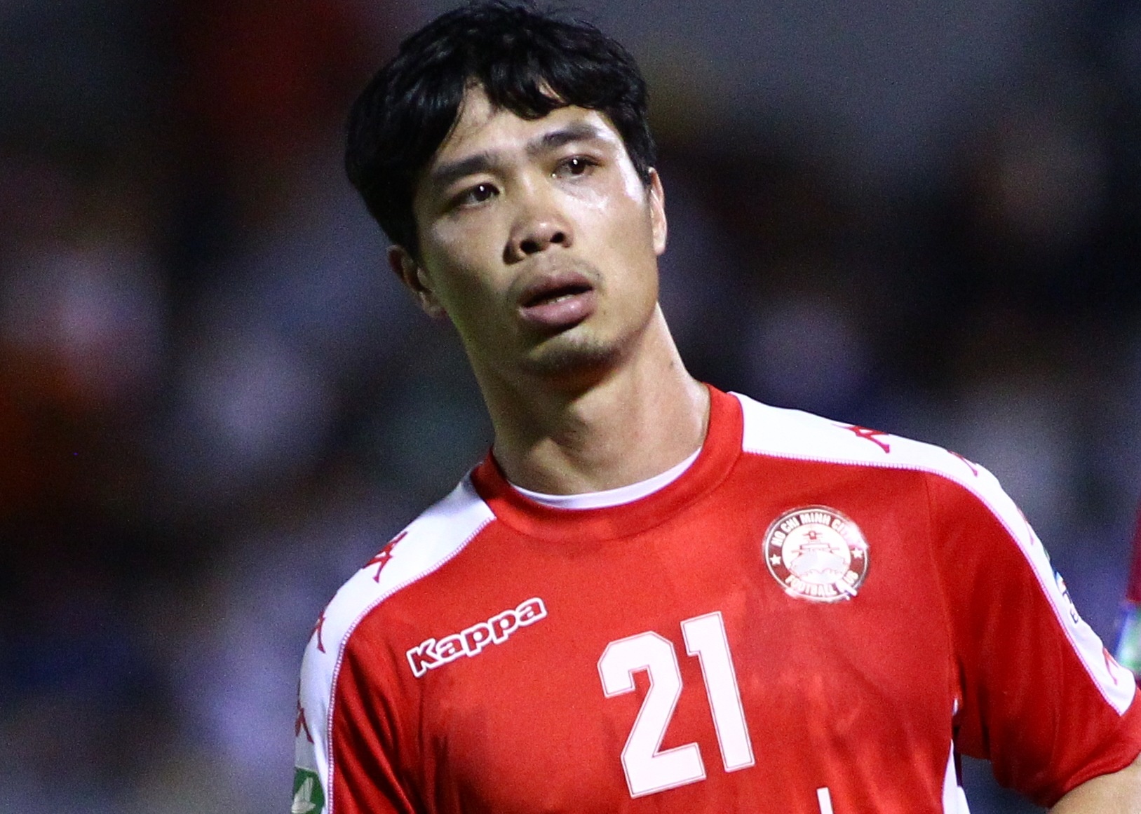 Cong Phuong co hanh vi phi the thao voi nhan vien nhat bong hinh anh