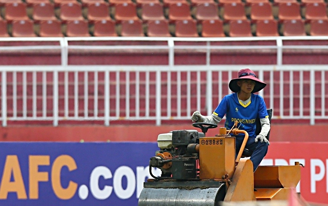 AFC kiem tra chat luong san Thong Nhat hinh anh