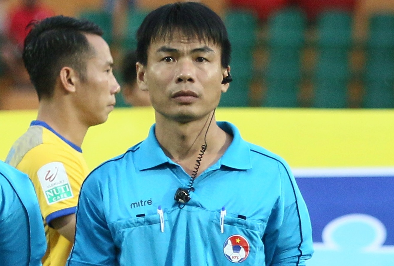 Cuu trong tai FIFA Viet Nam rut khoi mua giai 2020 hinh anh