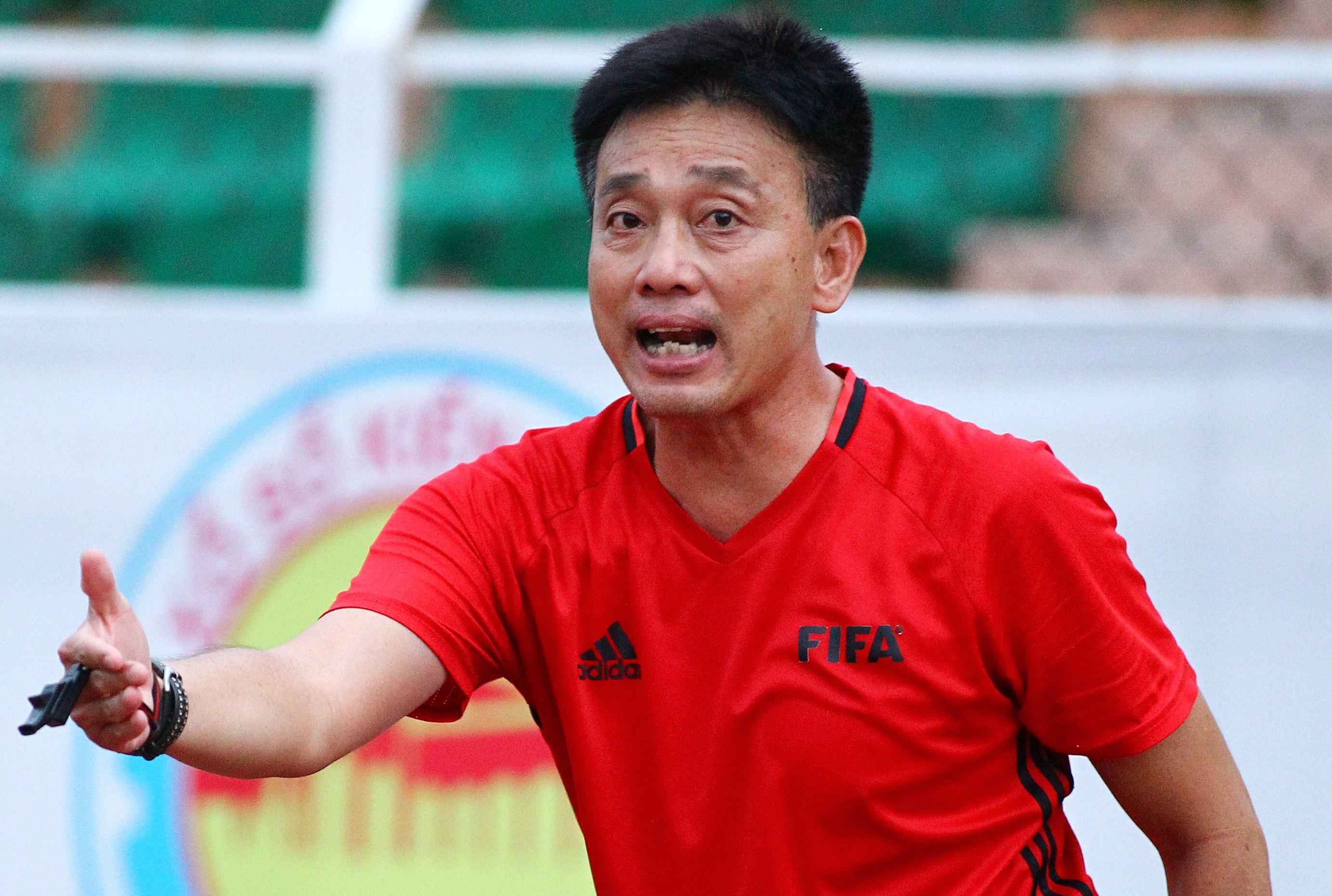Trong tai V.League thuc hanh rut kinh nghiem tren duong pitch hinh anh