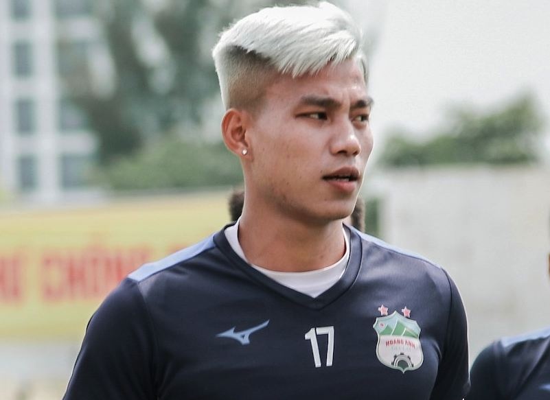 Van Thanh co kieu toc moi truoc tran gap SLNA hinh anh