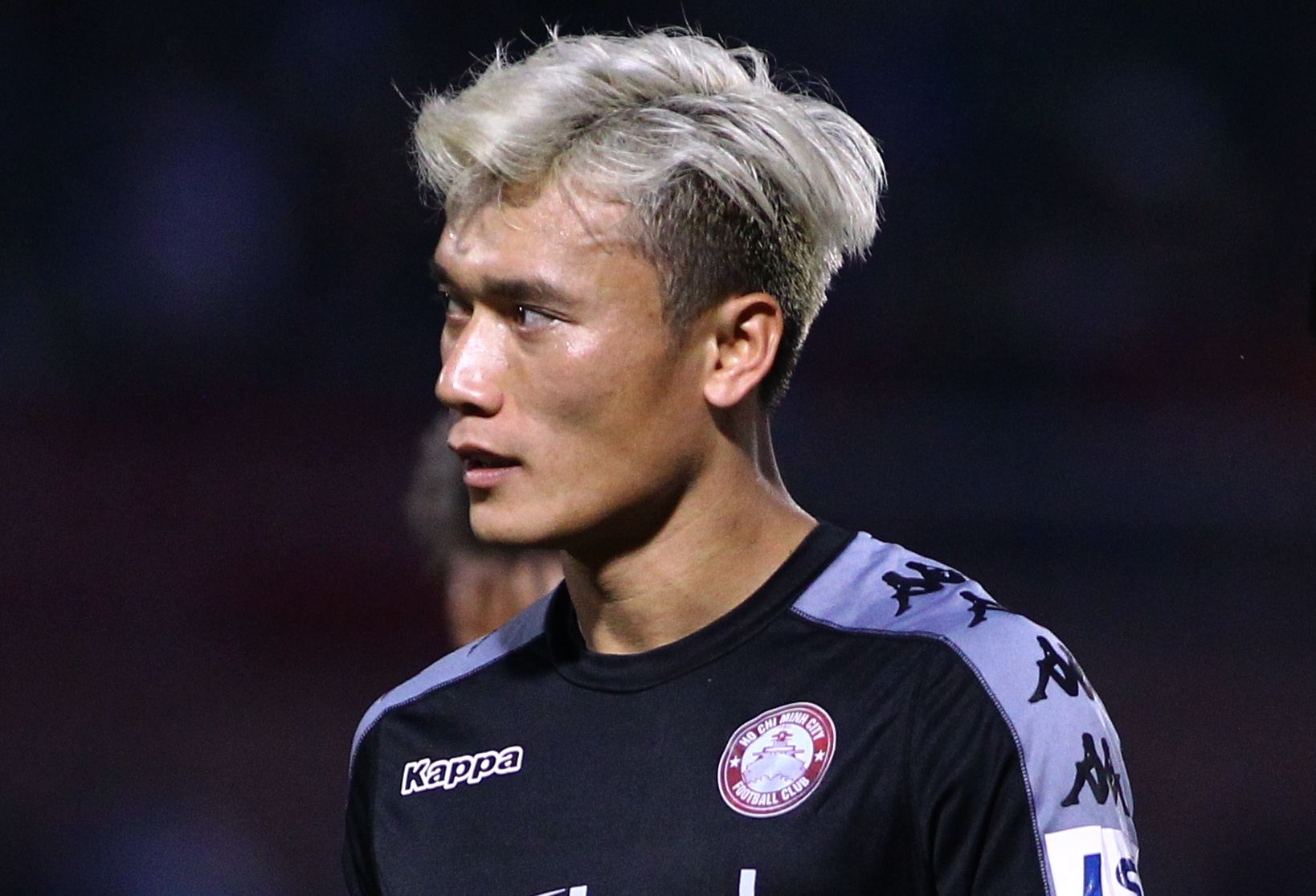 Bui Tien Dung khong duoc dang ky tran gap CLB Sai Gon hinh anh