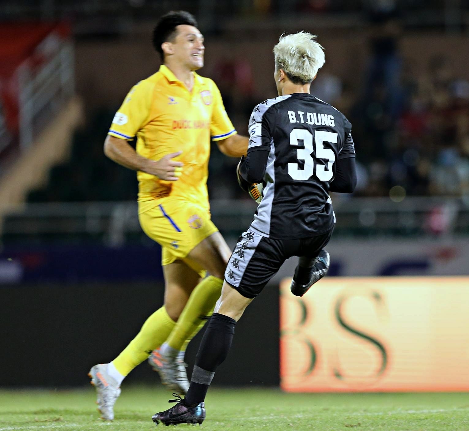 merlo chui bui tien dung anh 1