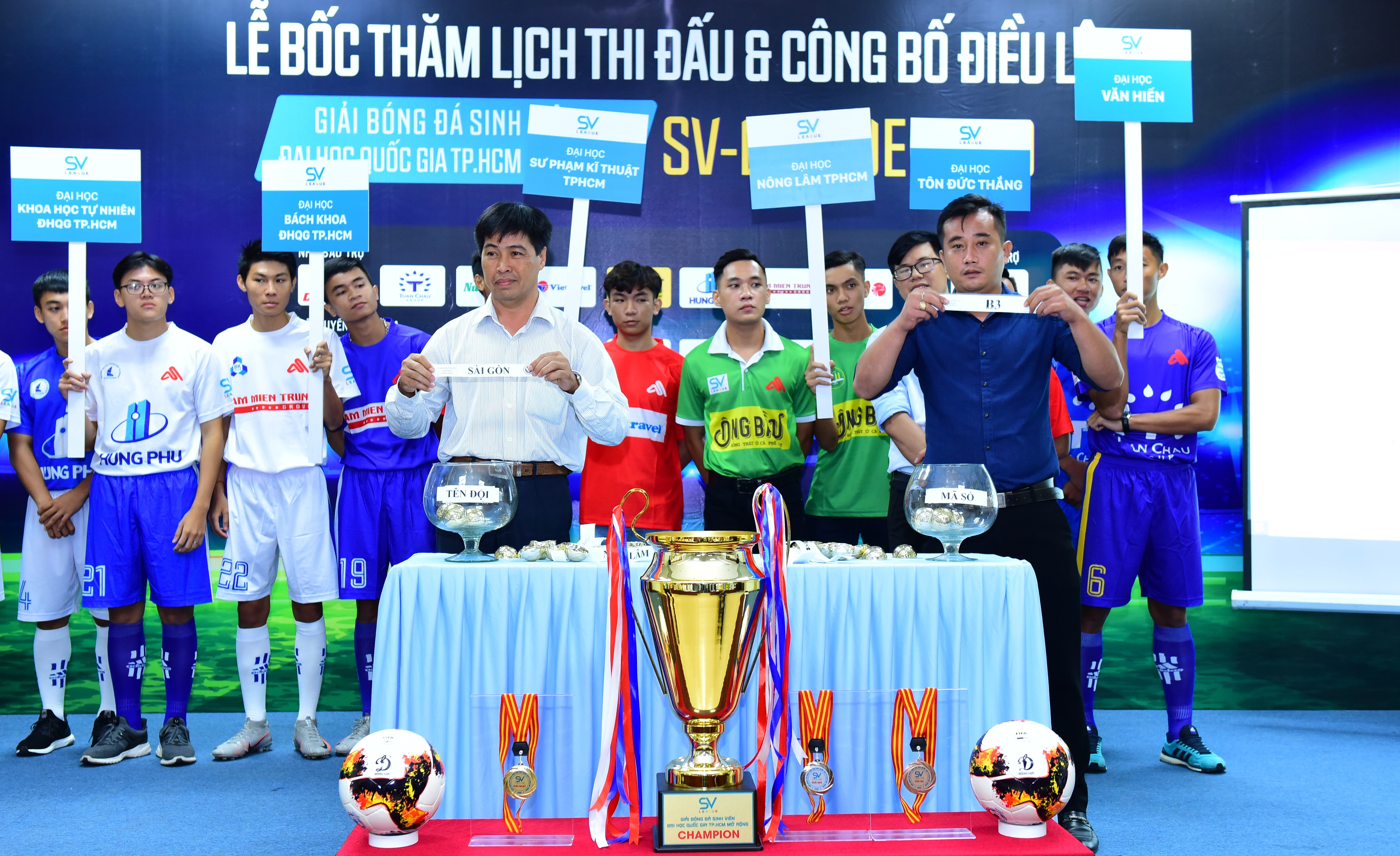 bau duc dau tu vao doi bong sinh vien anh 1