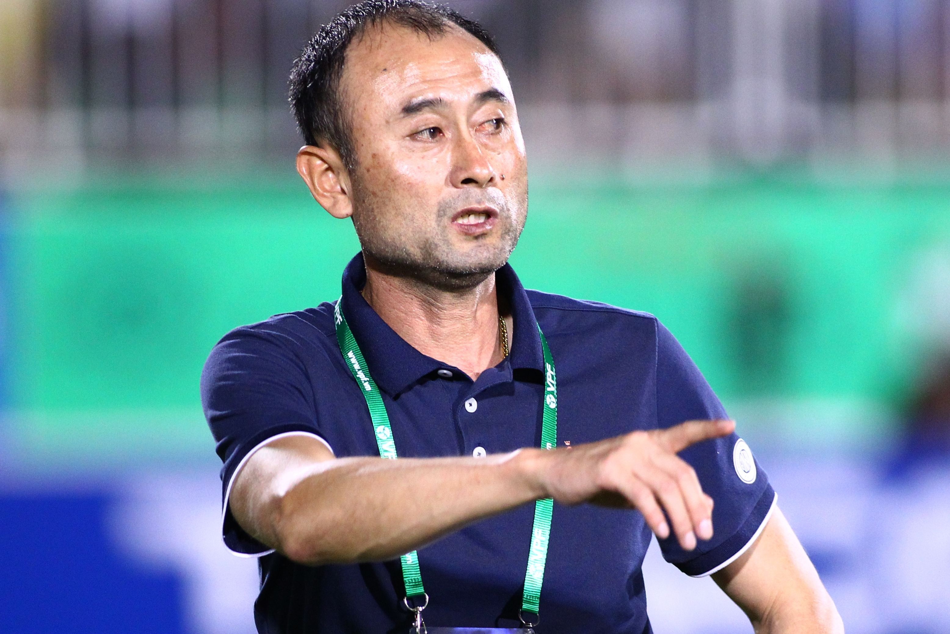 Vi sao HAGL bo nhiem cung luc 2 huan luyen vien? hinh anh