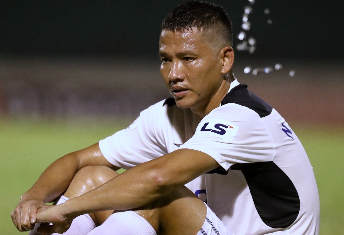 Anh Duc dong y choi cho CLB Long An hinh anh