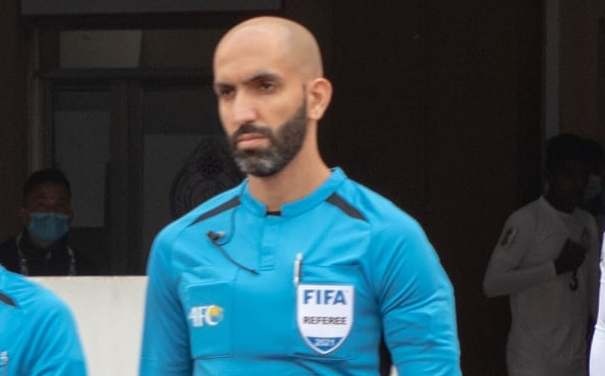 Trong tai Kuwait bat tran tuyen Viet Nam gap Indonesia hinh anh