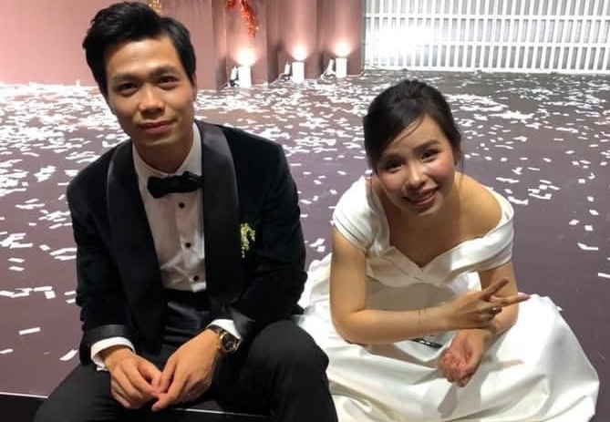 Cong Phuong va nhieu cau thu tan dung ky nghi de lo chuyen cuoi hoi hinh anh