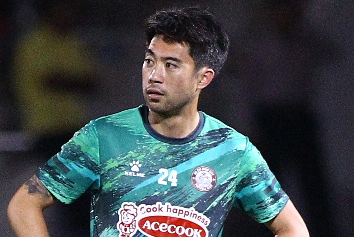 Lee Nguyen lo khong the da tran gap Hong Linh Ha Tinh hinh anh