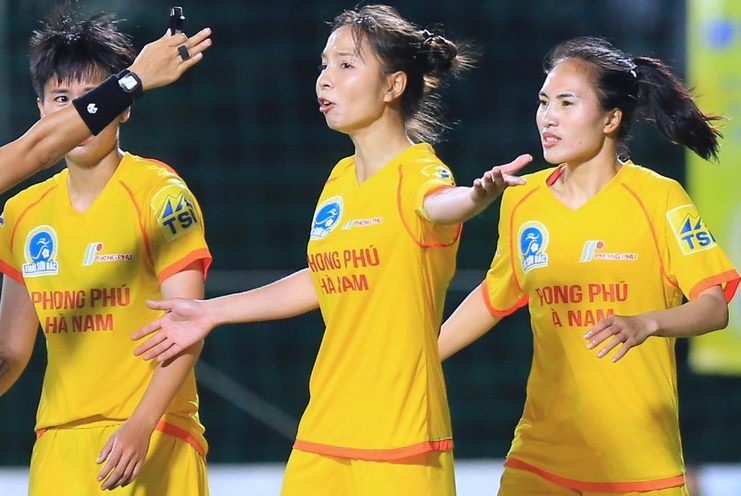 Tuyen thu quoc gia lam xau hinh anh bong da nu Viet Nam hinh anh