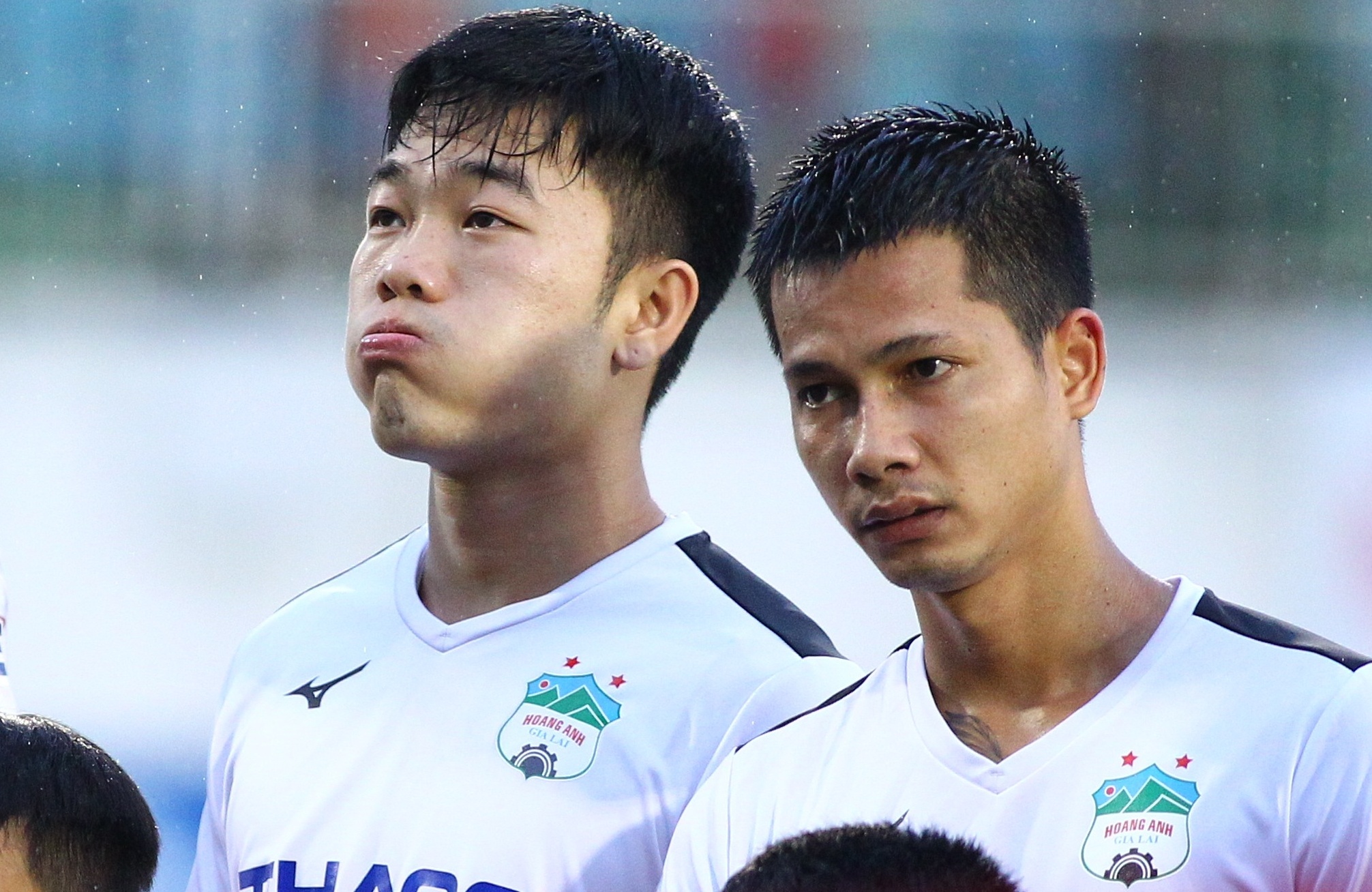 HAGL mat 11 gio den TP.HCM vi chay bao so 9 hinh anh