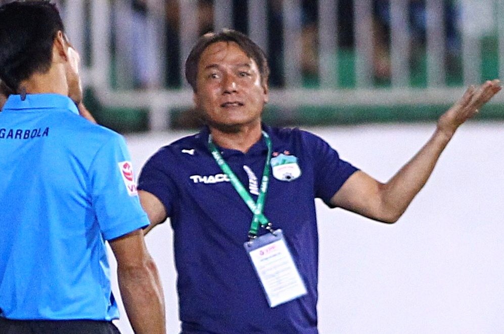 HLV doi HAGL: 'Toi chap nhan quyet dinh cua trong tai' hinh anh