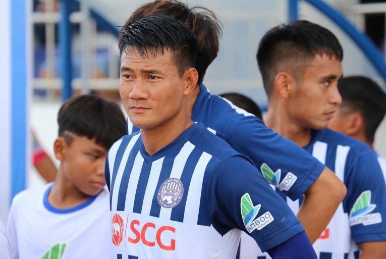 CLB Binh Dinh va Khanh Hoa ap sat suat thang hang V.League hinh anh