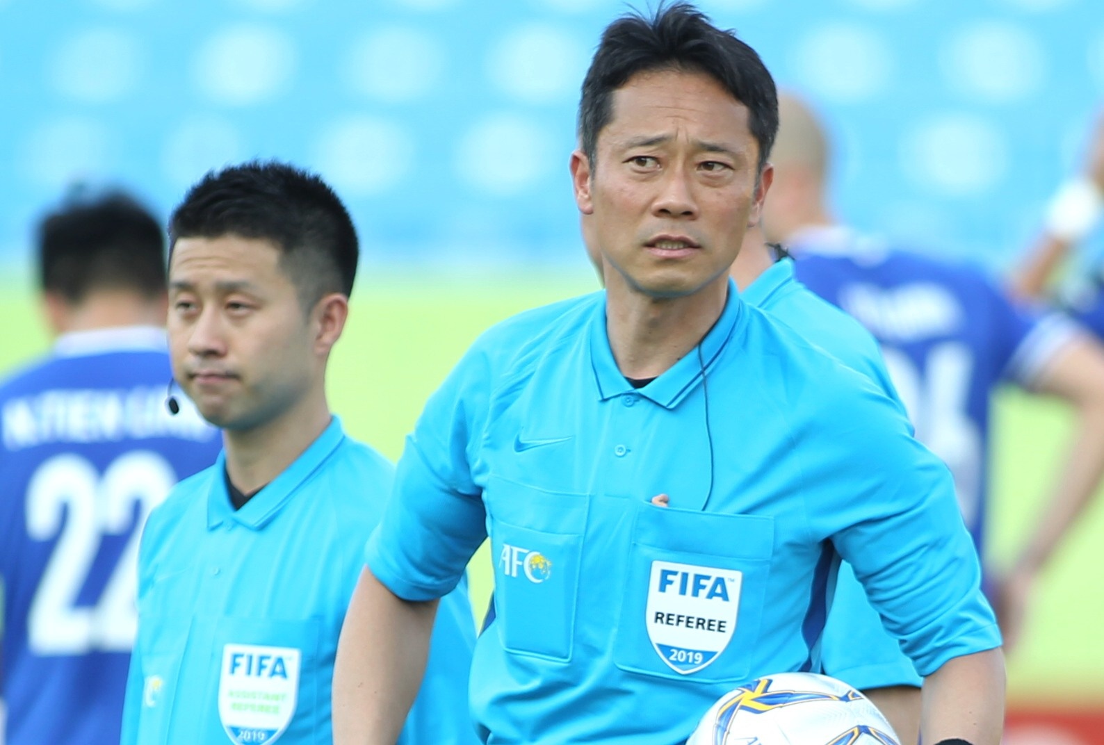 Trong tai ngoai vang bong o V.League 2020 hinh anh