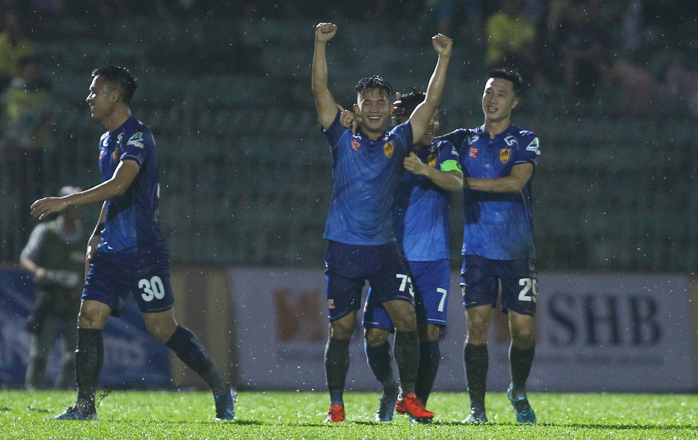 quang nam song lai co hoi tru hang anh 1