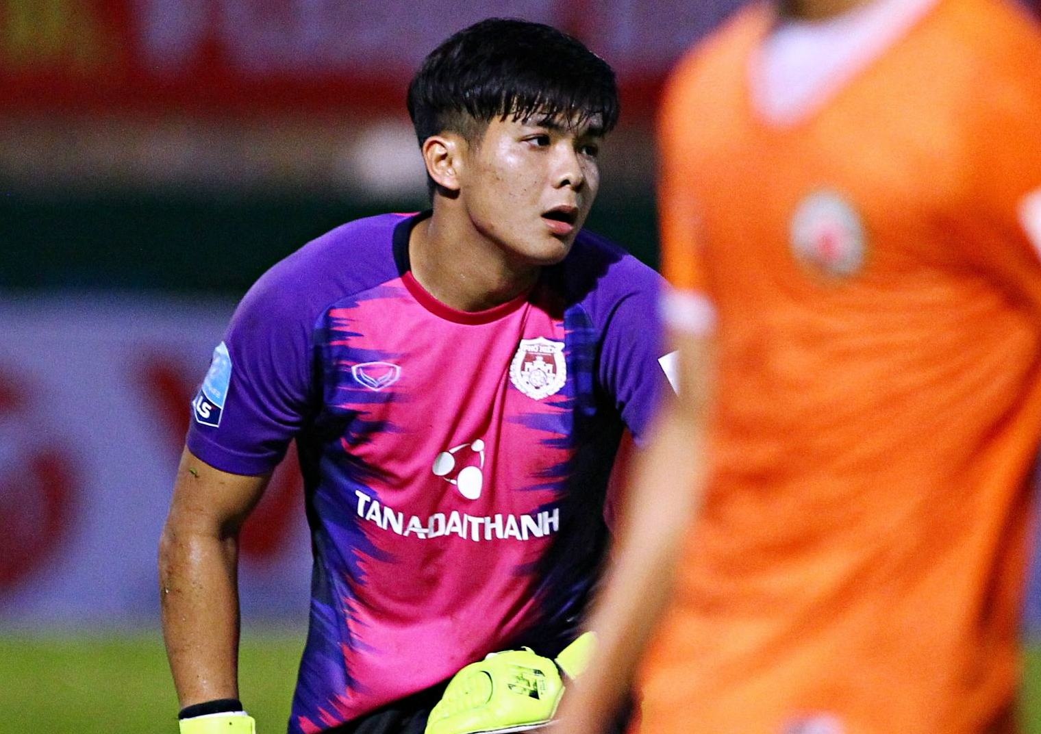 Nguoi suyt lam CLB Binh Dinh mat vui ngay thang hang V.League hinh anh