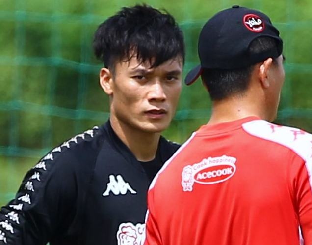 Bui Tien Dung co co hoi o 2 vong cuoi V.League hinh anh