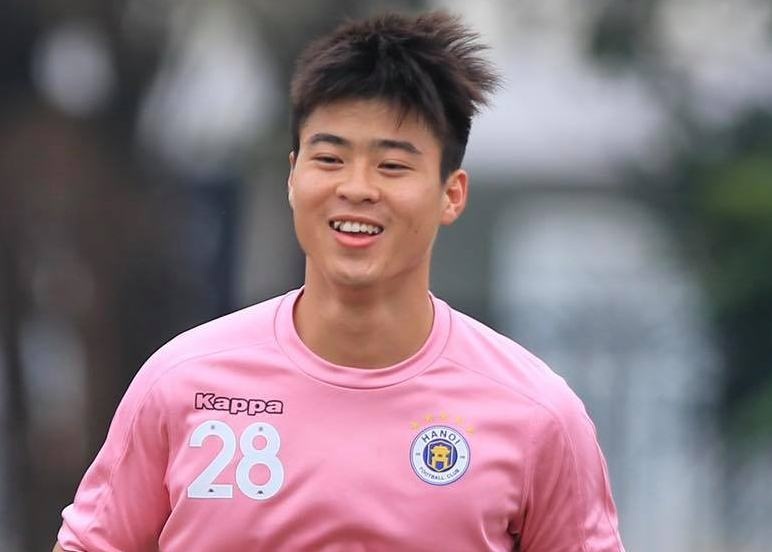 Duy Manh ghi ban giup CLB Ha Noi bam duoi CAHN hinh anh