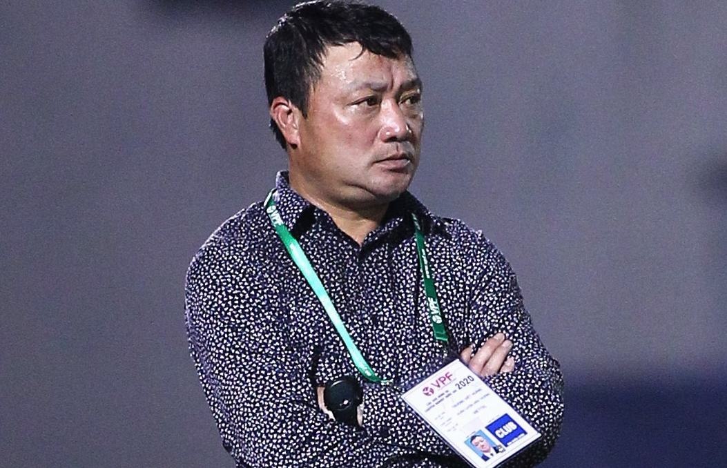 HLV Truong Viet Hoang vang mat o buoi tap cua Viettel hinh anh