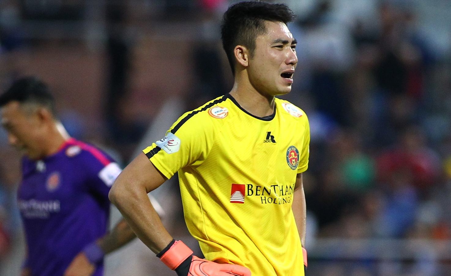 Cau thu CLB Sai Gon khoc trong tran thua doi Viettel hinh anh