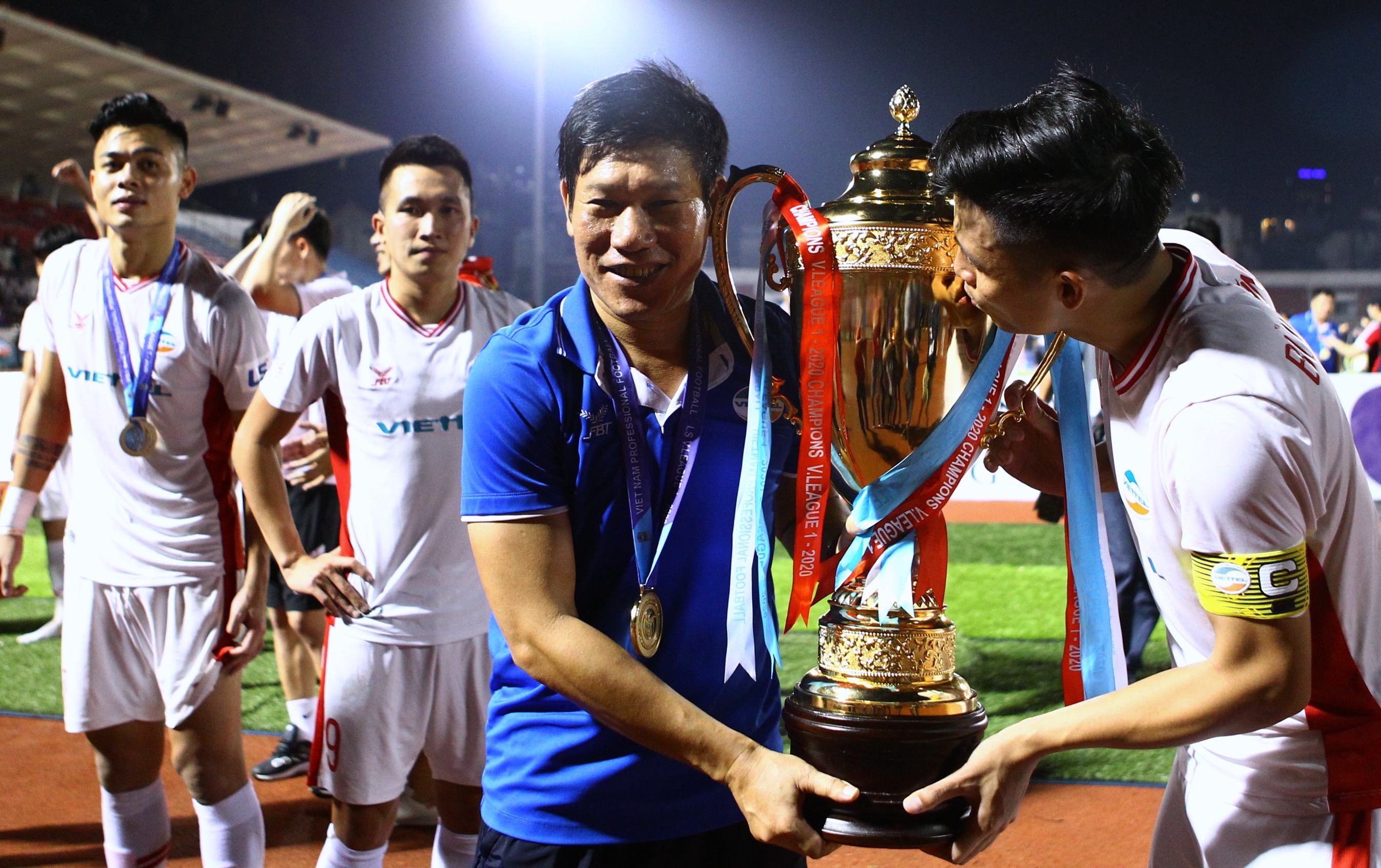 bui tien dung cau hon khanh linh anh 8